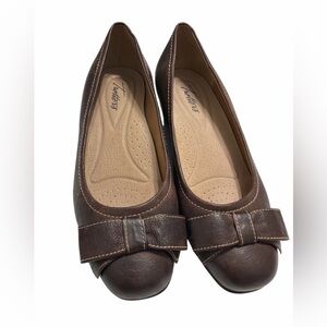 Trotters Brown Leather Bow Comfort Flats Size 8.5W Wide
